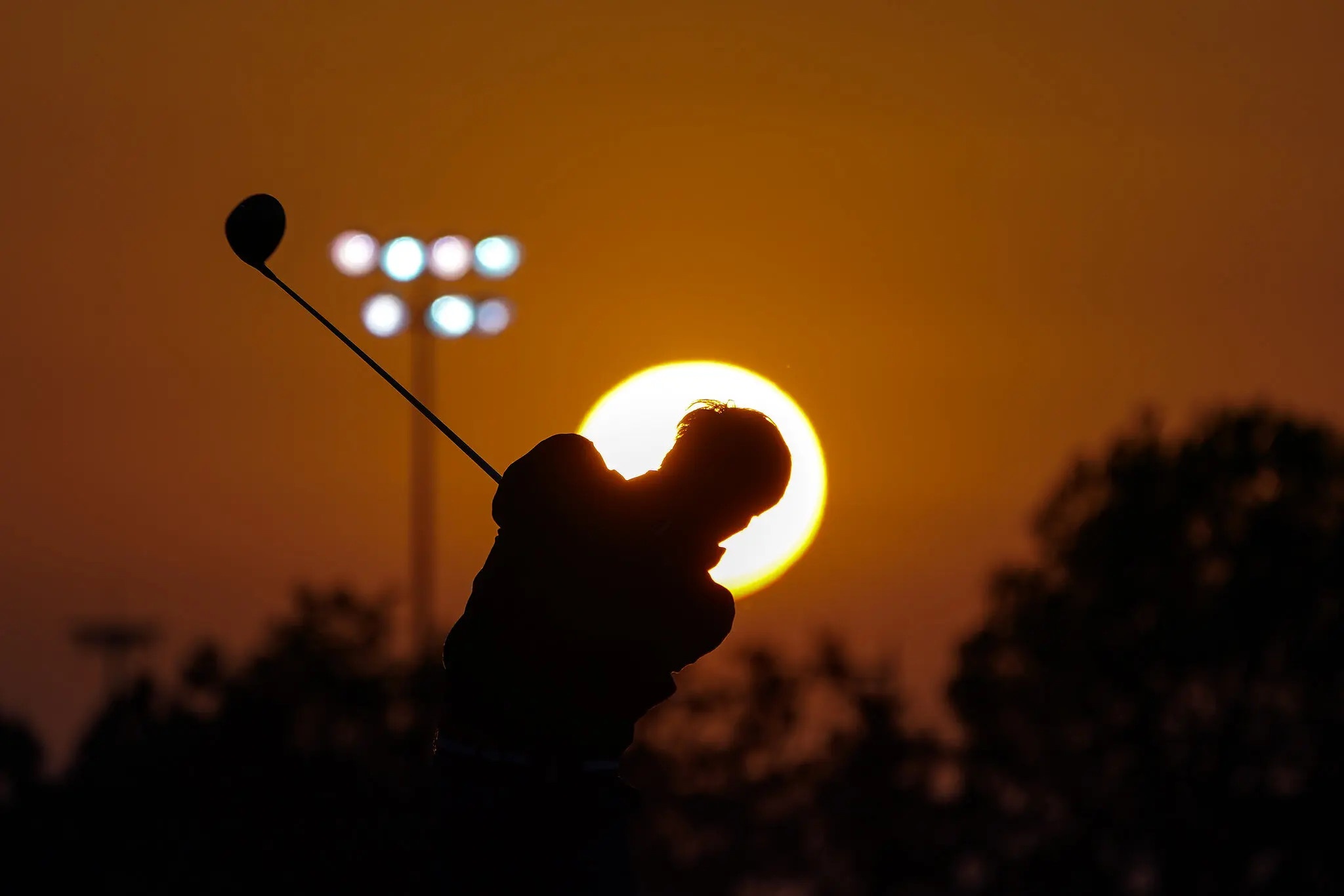 Choi golf vao ban dem anh 6