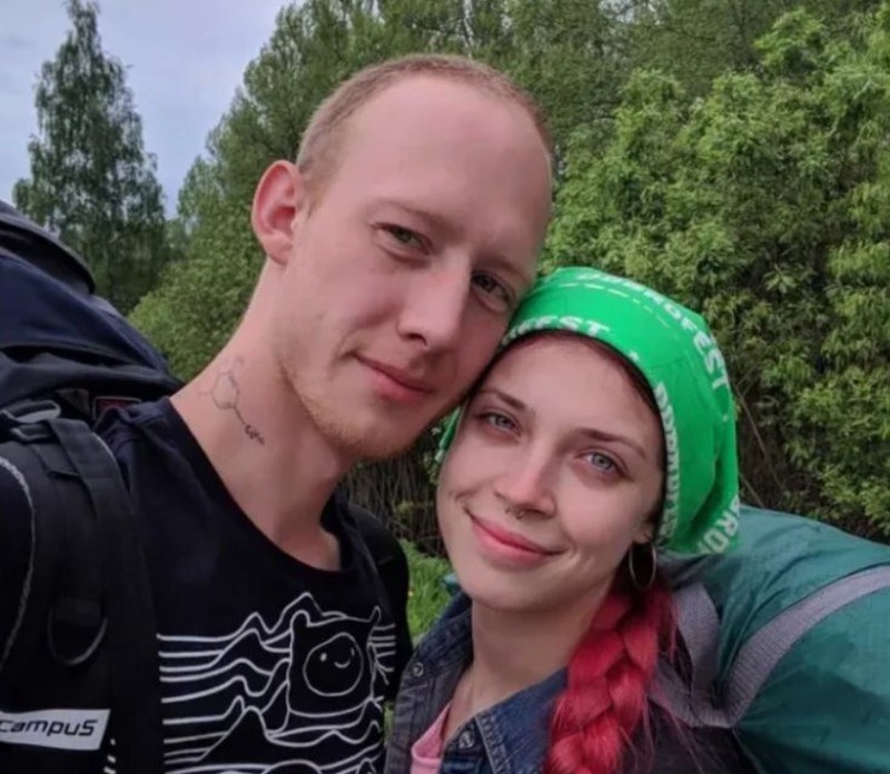 Du khach bi truc xuat,  phat tien vi chup anh phan cam anh 2