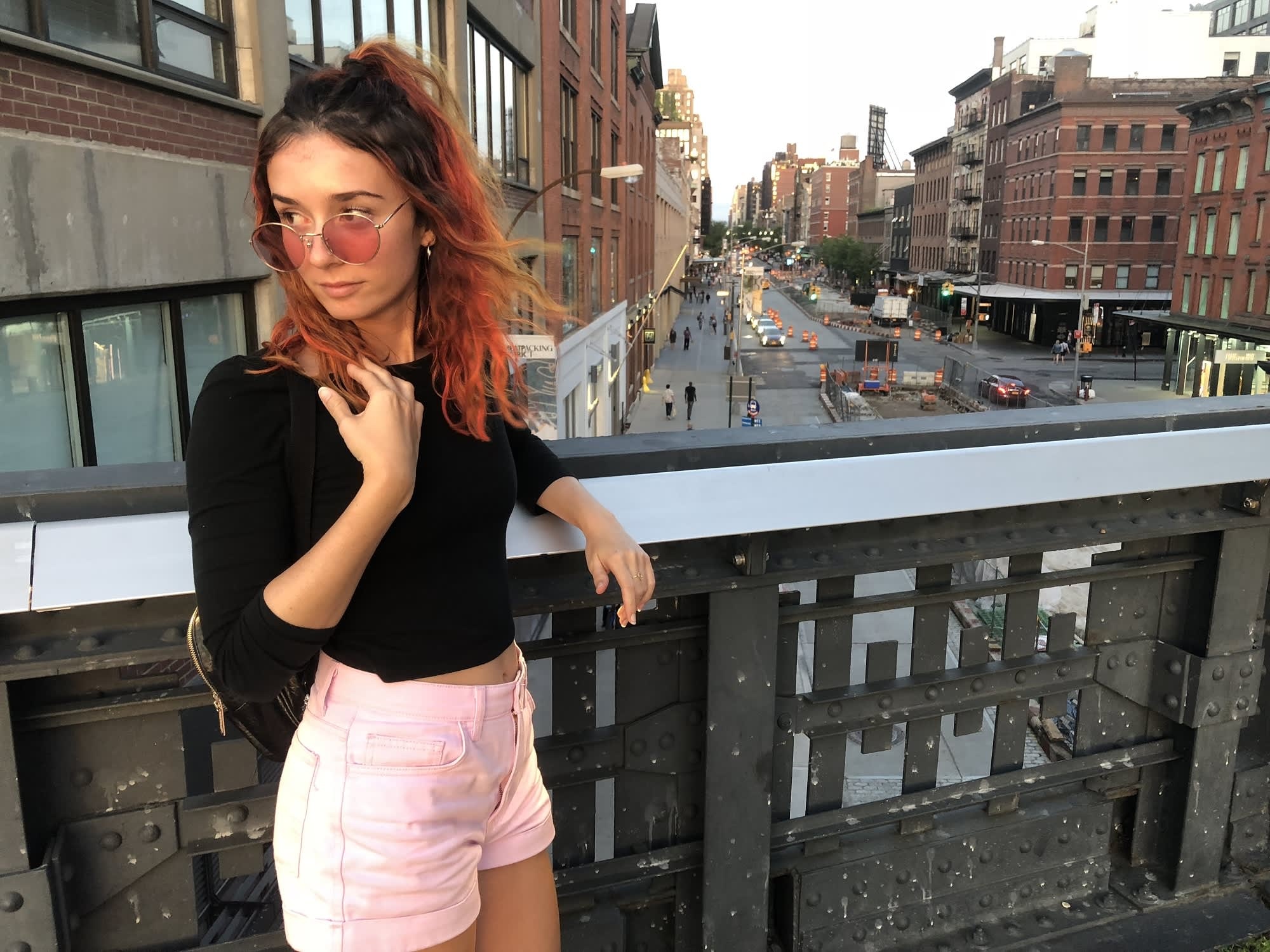 Mac quan ao cu,  tu di bo de tich tien mua 3 can nha anh 3