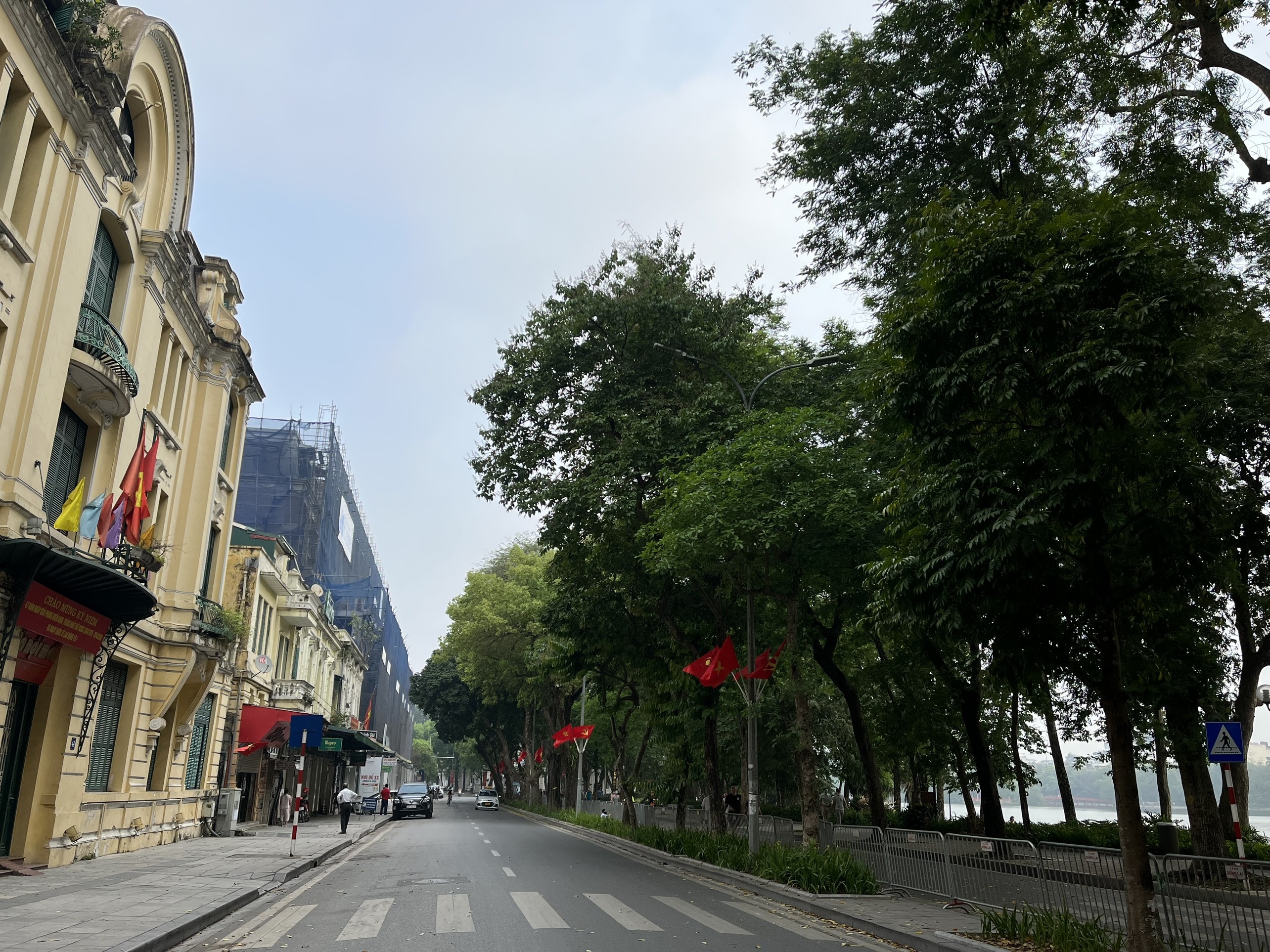 gioi tre di choi ngay dau nghi le anh 8