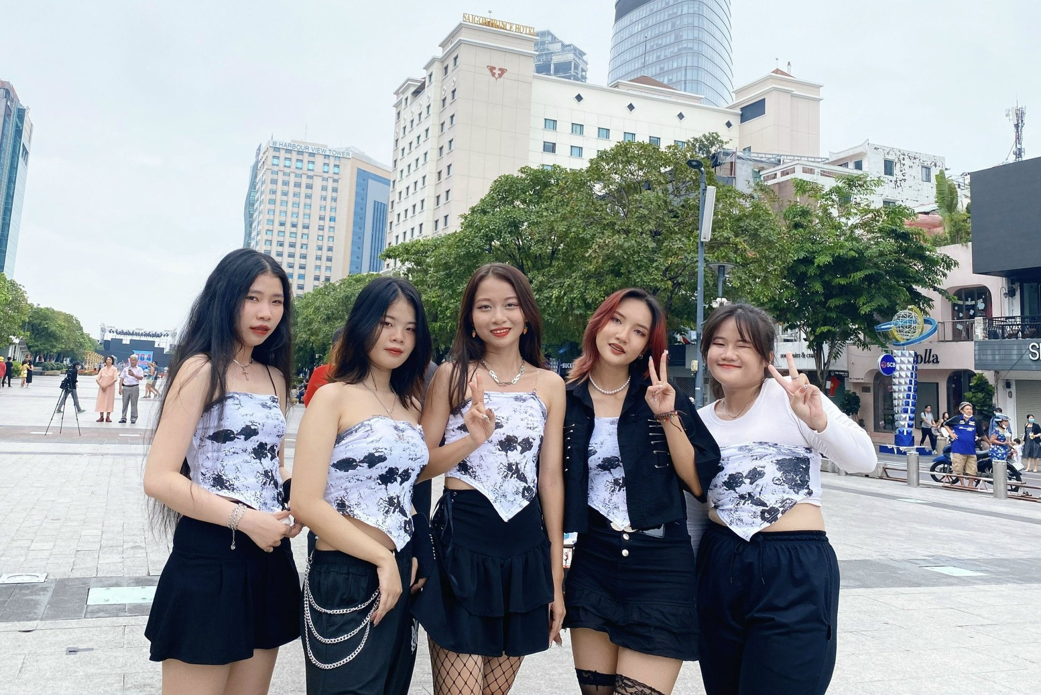 gioi tre di choi ngay dau nghi le anh 4