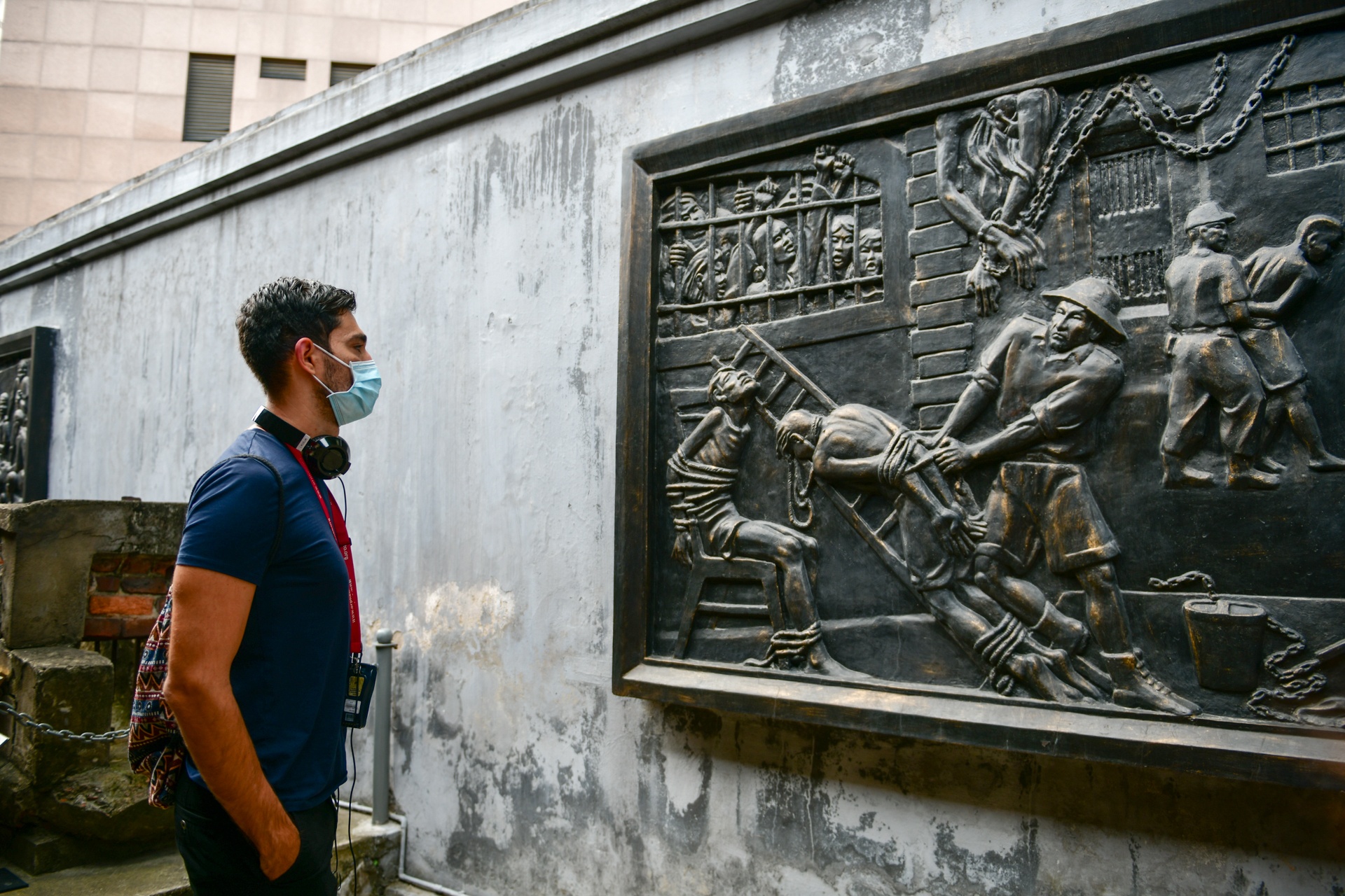 Gioi tre keo den tham quan nha tu Hoa Lo anh 10