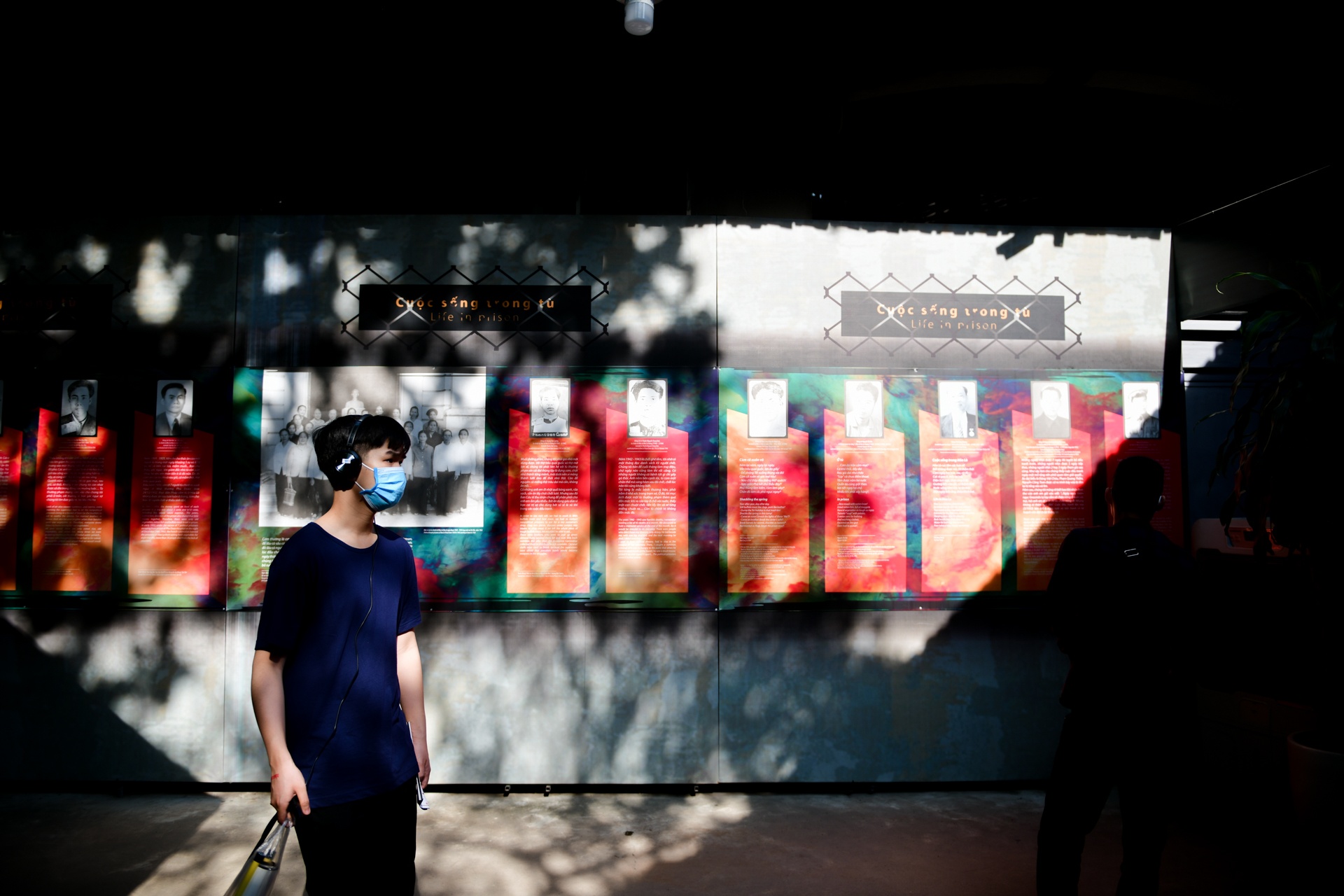 Gioi tre keo den tham quan nha tu Hoa Lo anh 12