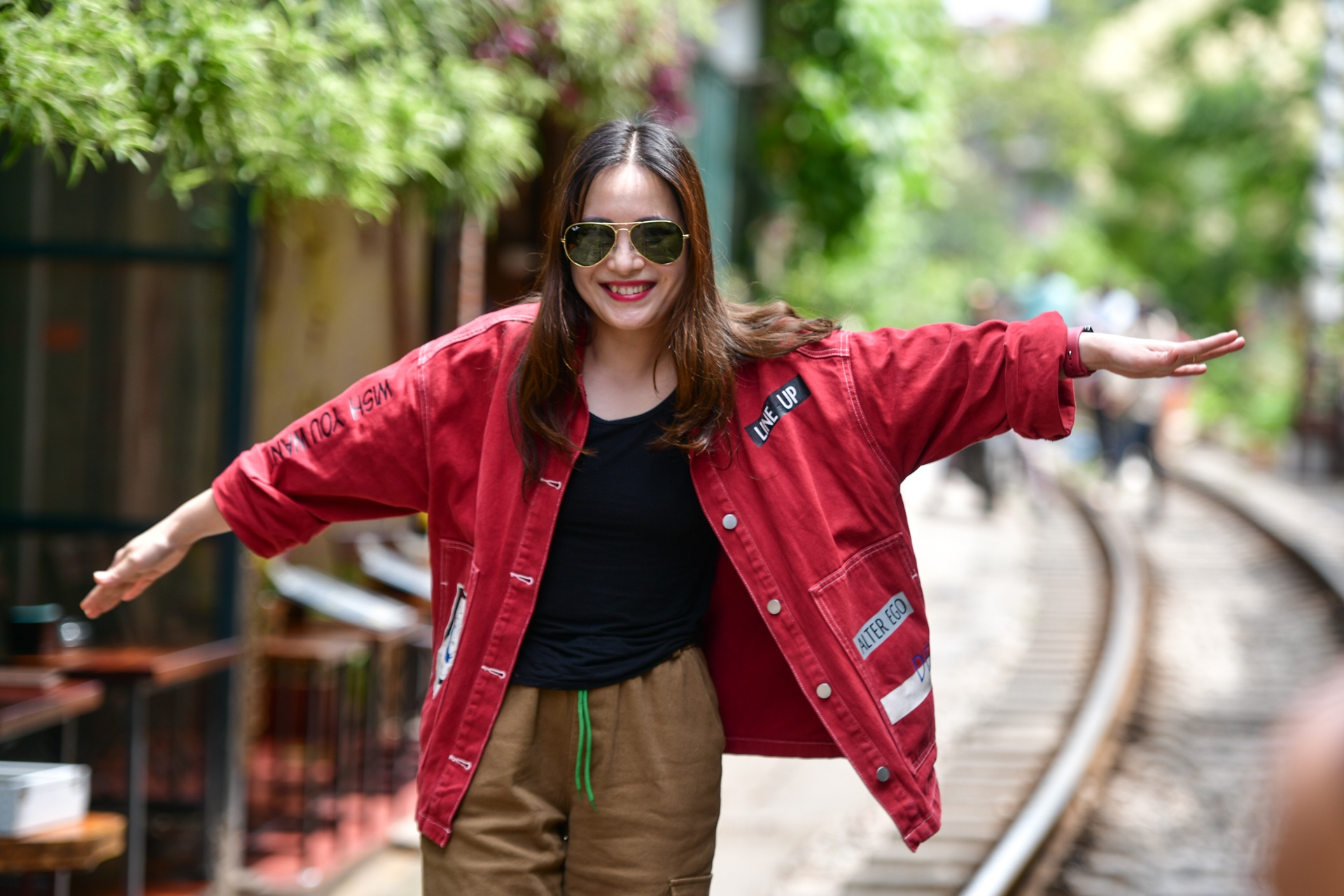 Khach Tay quay tro lai check-in o pho duong tau anh 8