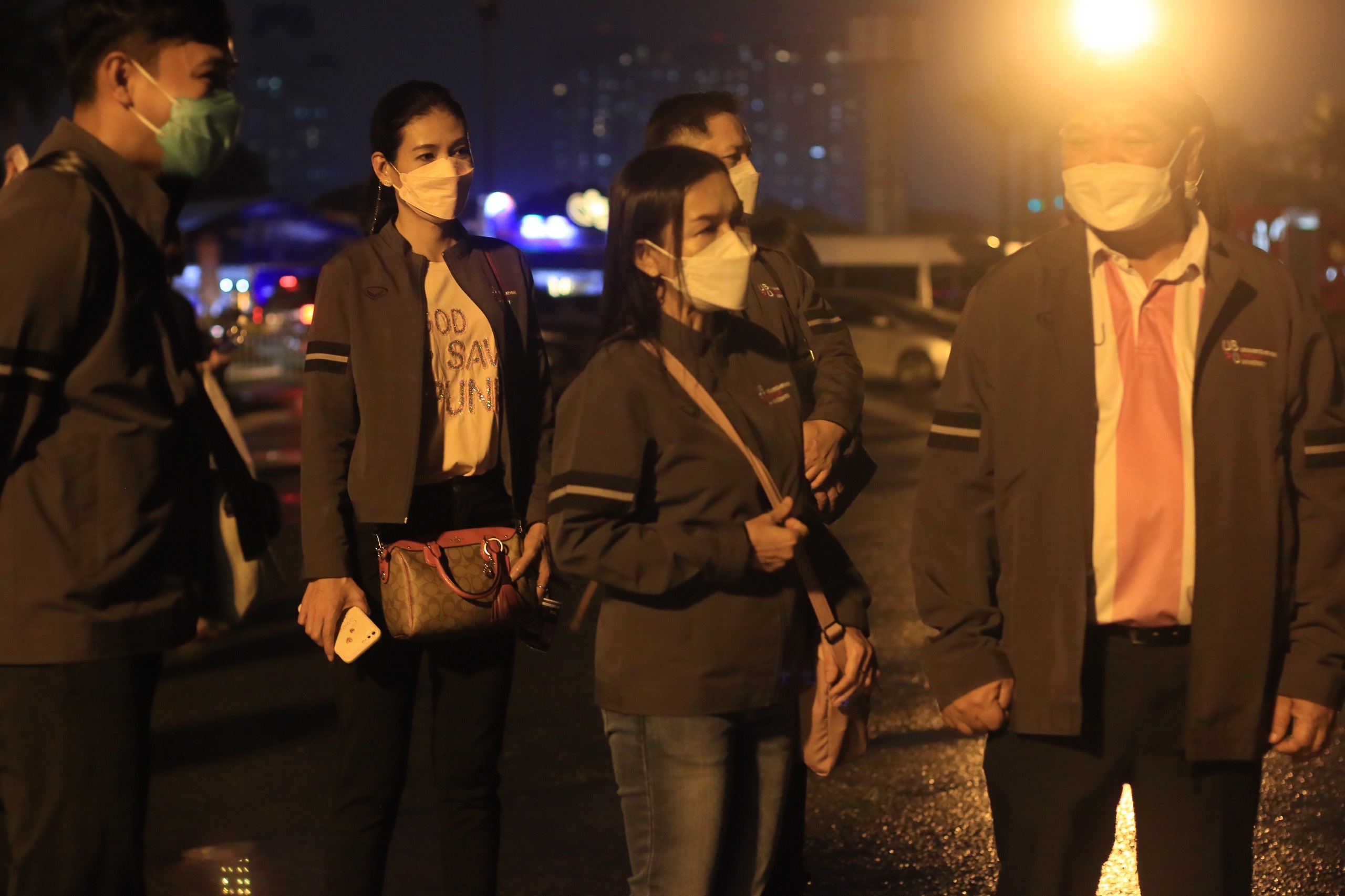 nhóm CDV Thái Lan ra về vì không có vé ảnh 2 nhom CDV Thai Lan ra ve vi khong co ve anh 2