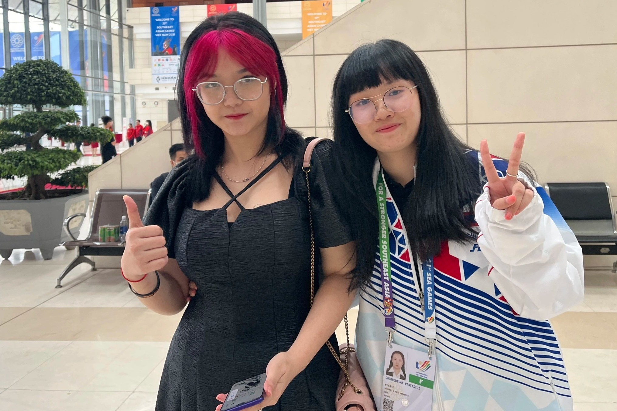 Duoc gap lai em gai nho thi dau eSports tai SEA Games hinh anh