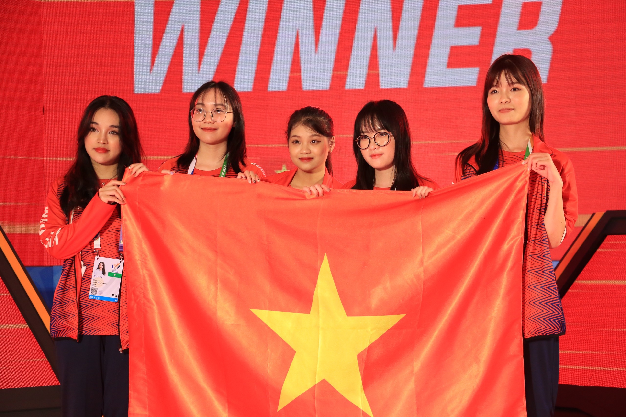 Me nu game thu eSports: 'Khong hieu nhung ung ho con gai choi game' hinh anh