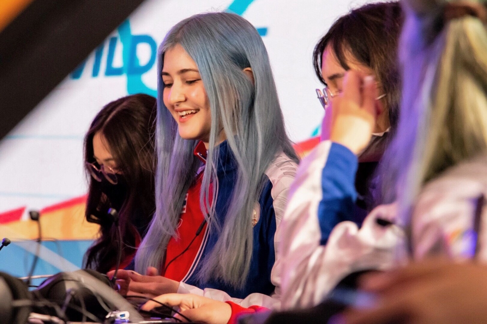 Nu tuyen thu eSports: 'Toi thich nhung ban trai biet choi game' hinh anh