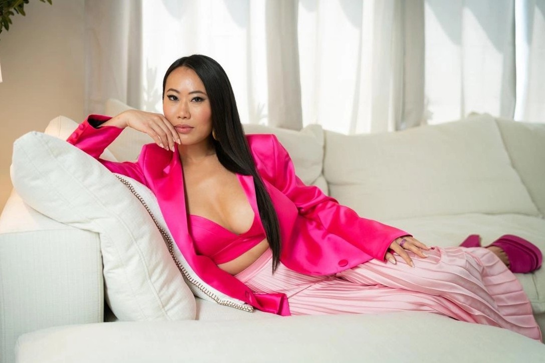 Show ve gioi sieu giau chau A bi kien hinh anh