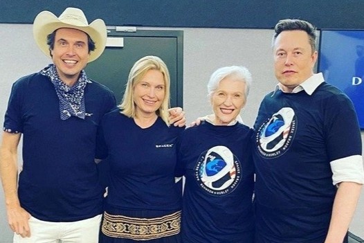 Nguoi em trai kin tieng cua Elon Musk hinh anh