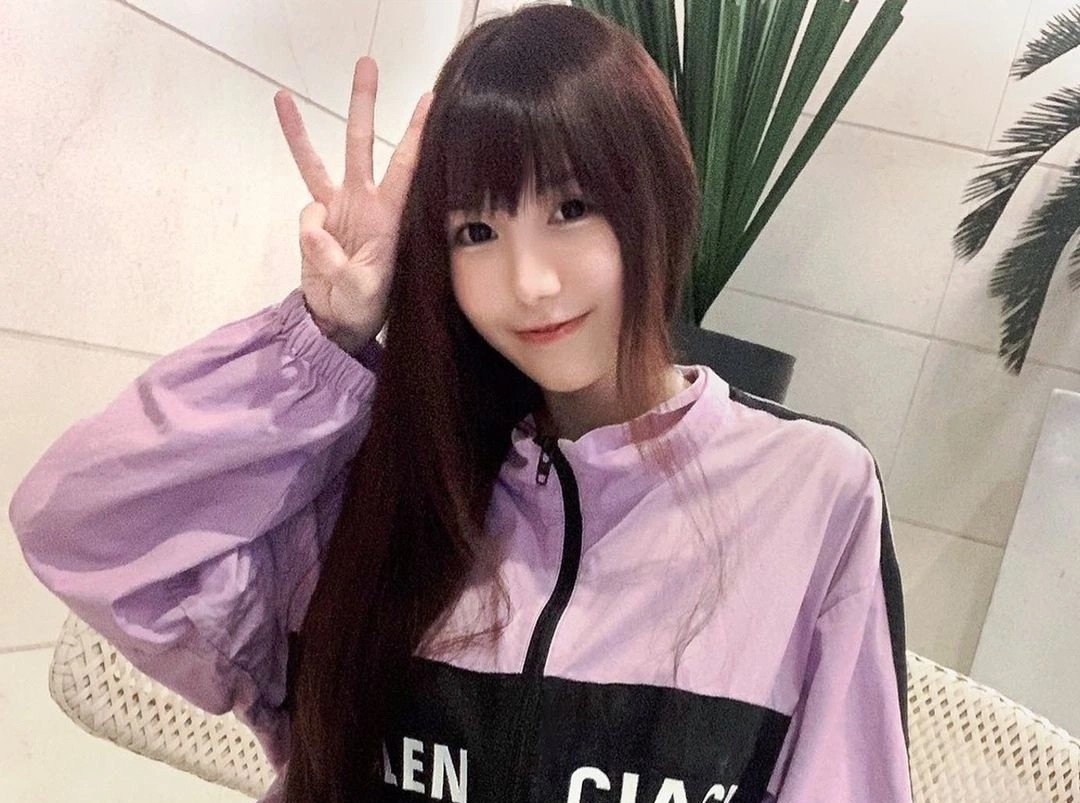 Hot girl Thai Lan qua doi vi nghen thuc an hinh anh