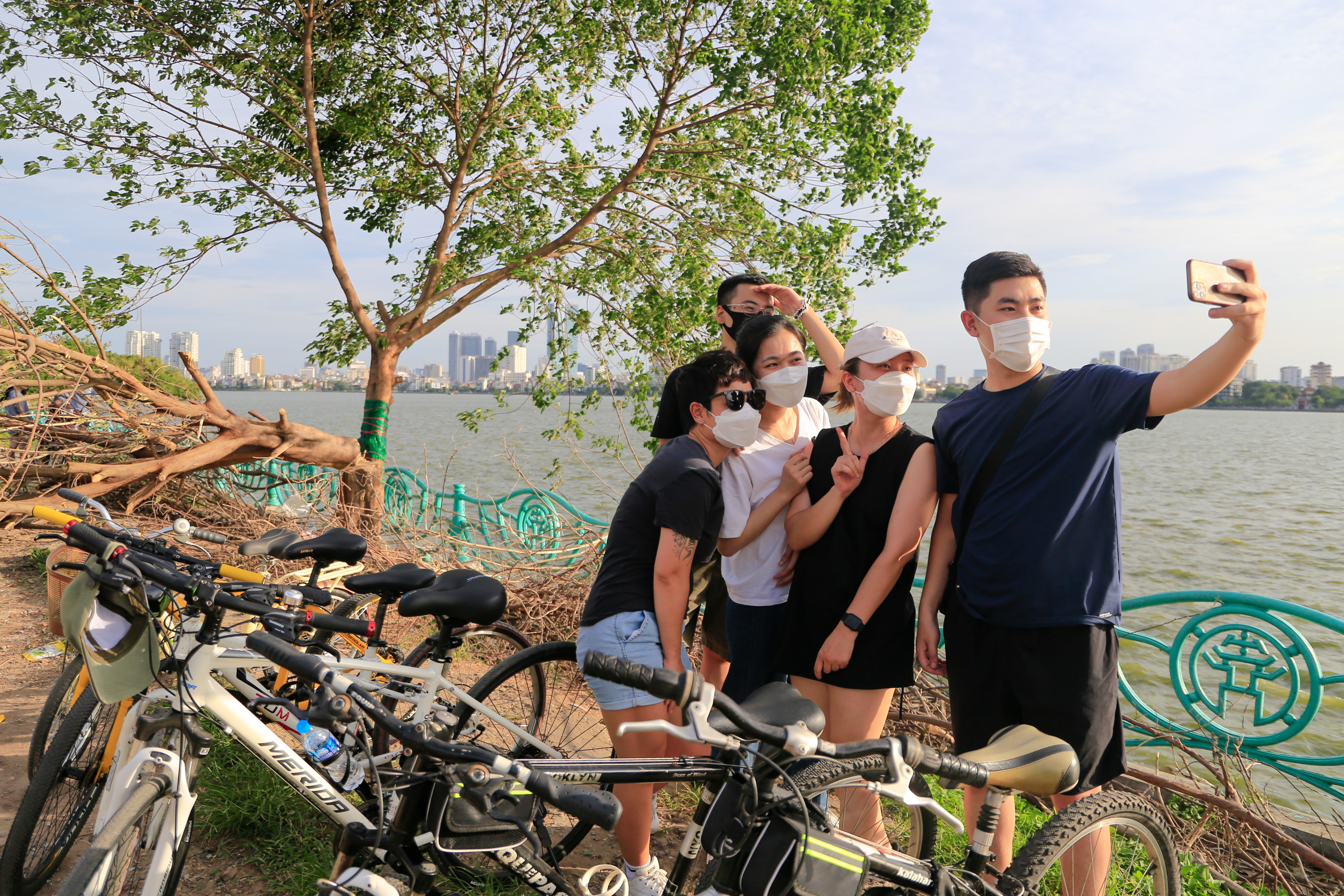 'Cay co don' o ho Tay da gay do van co nguoi toi check-in hinh anh