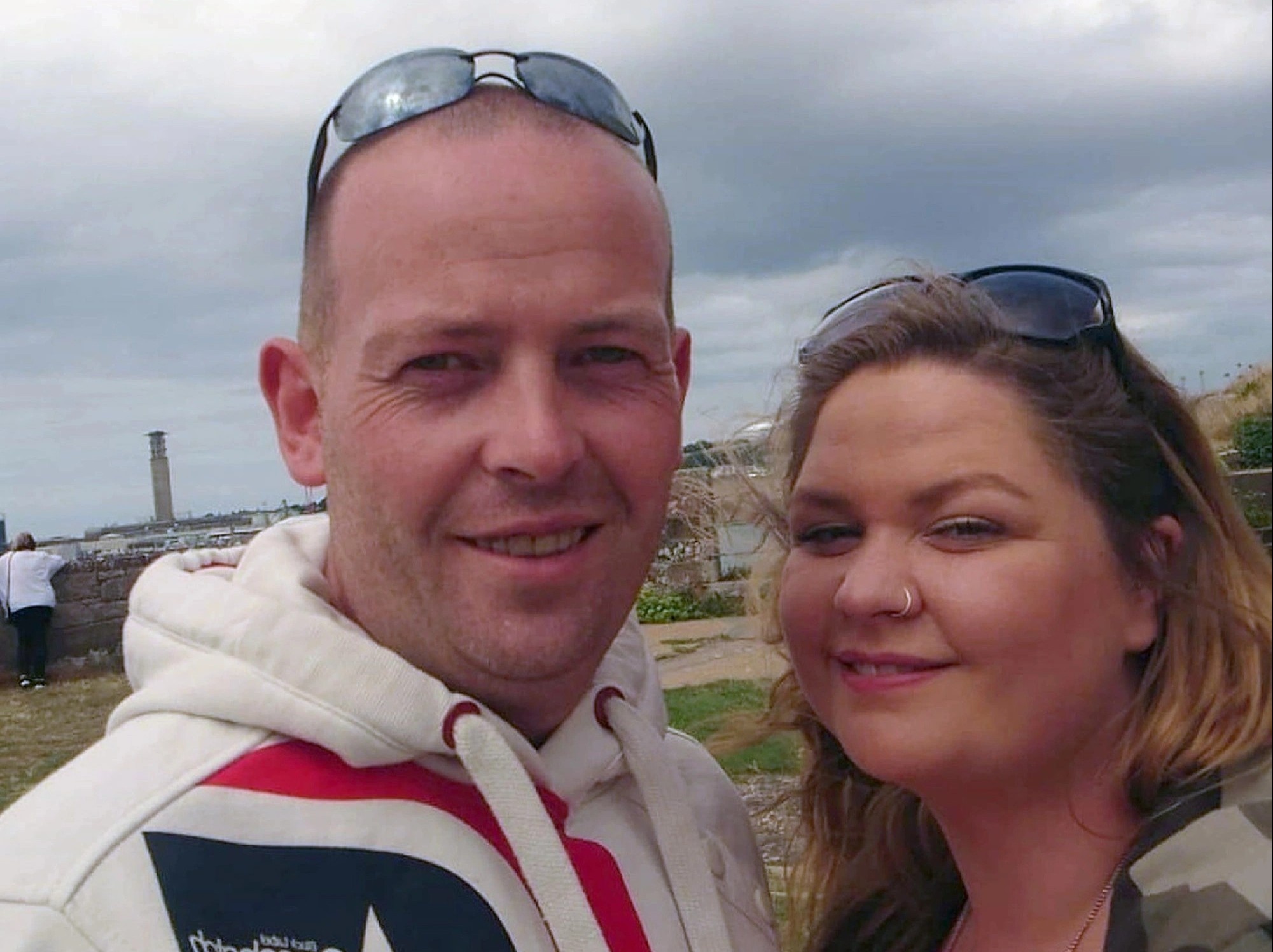 Co gai Anh mat tri nho sau moi lan ngu day hinh anh