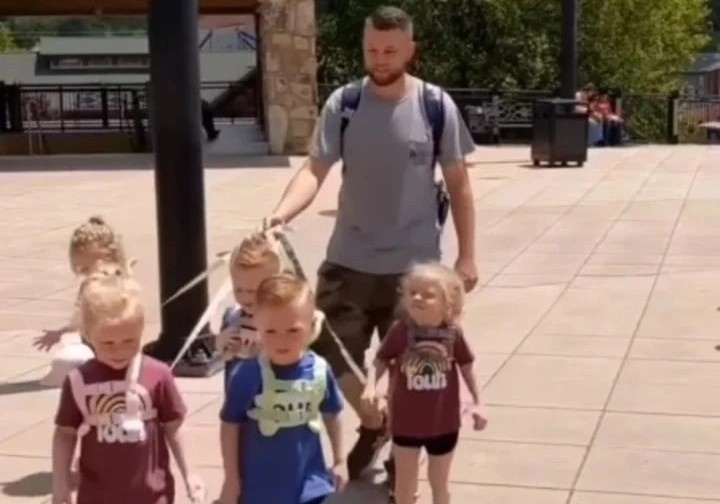 Ong bo My gay tranh cai khi dat con bang day hinh anh