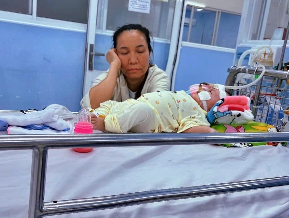 nuoi tre mo coi anh 3