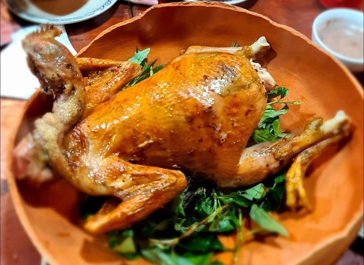 Mon ga 'xong hoi' da nui lua, khach an phai dung bua dap nieu o Da Lat hinh anh