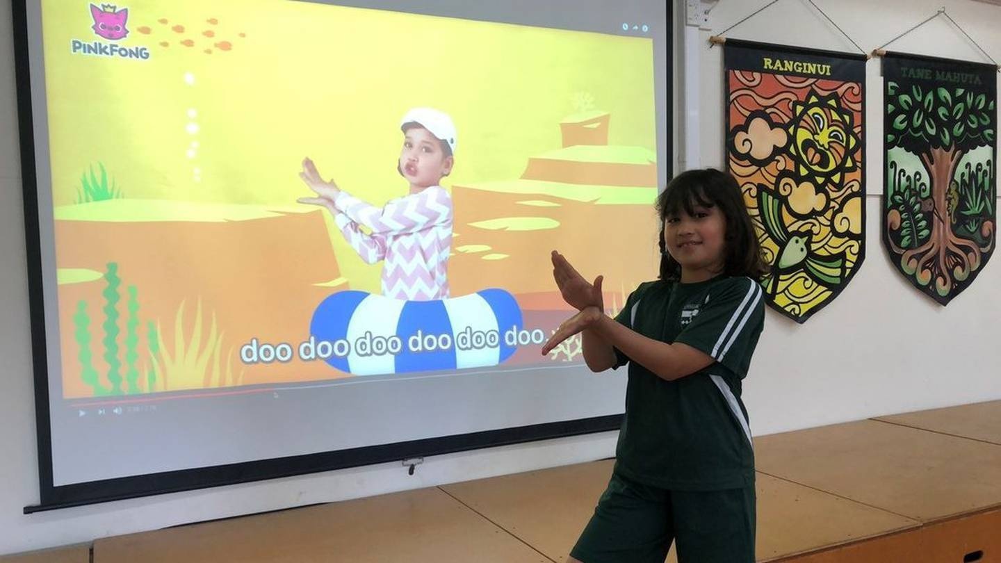 be gai trong baby shark anh 3