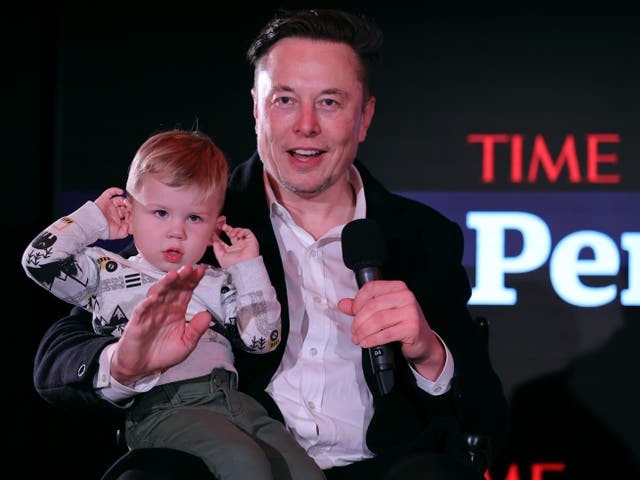 Con trai co ten 'kho hieu' luon xuat hien ben Elon Musk hinh anh
