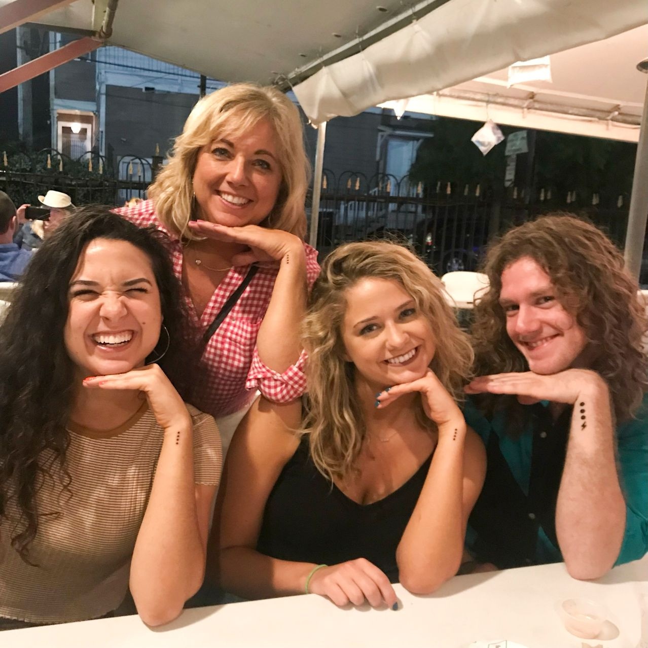 hinh xam gia dinh anh 1