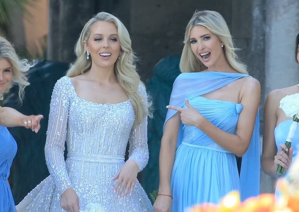 Ivanka Trump bi chi trich vi xau tinh o dam cuoi em gai hinh anh