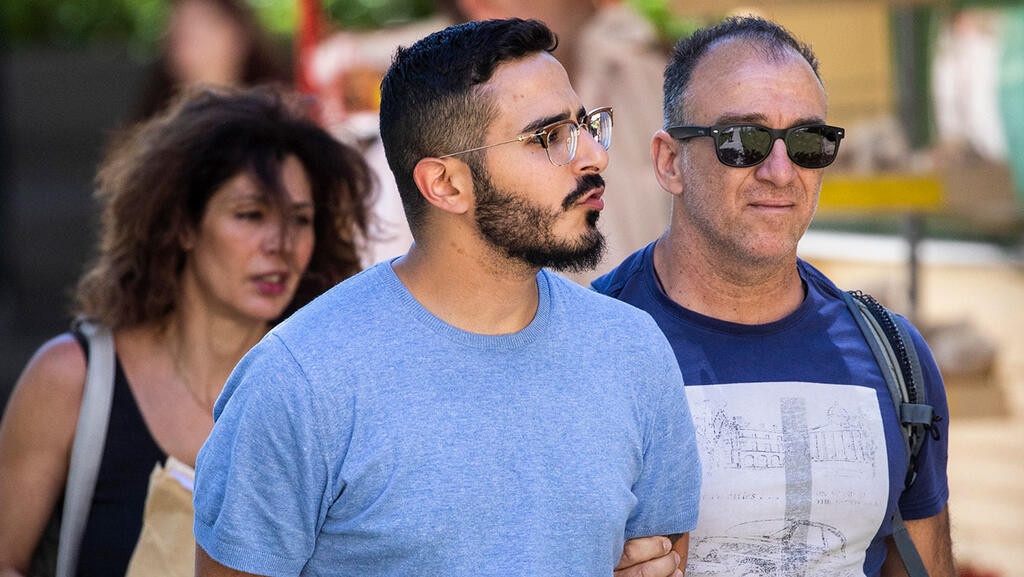 ke lua dao Tinder anh 1