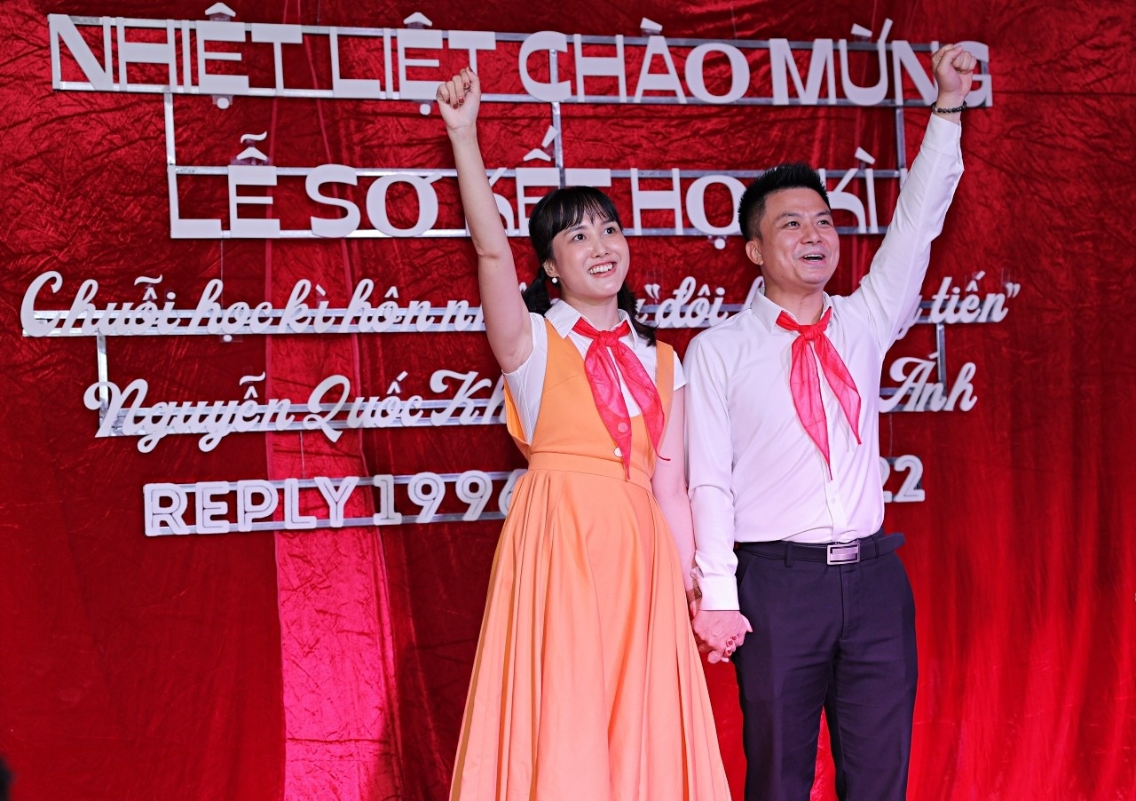 Noi lai tinh dau, doi ban Ha thanh to chuc dam cuoi dac biet hinh anh