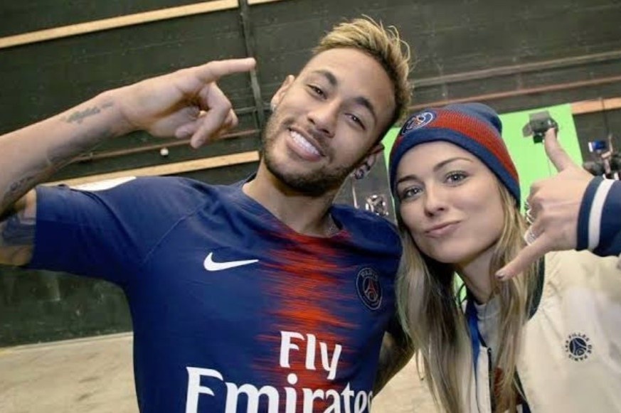 Tinh ban dac biet cua Neymar va nu phong vien hinh anh