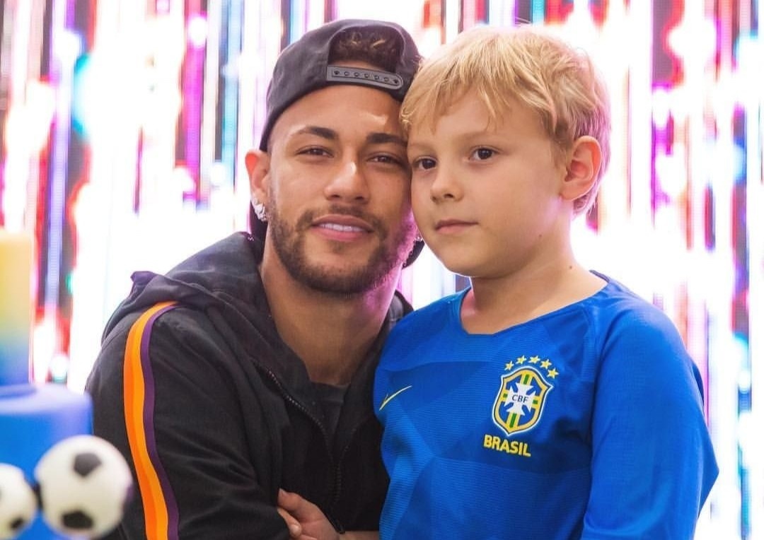 Con trai 11 tuoi cua Neymar hinh anh