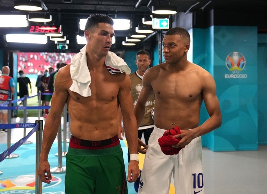 Mbappe đối đầu Messi ảnh 3 Mbappe doi dau Messi anh 3