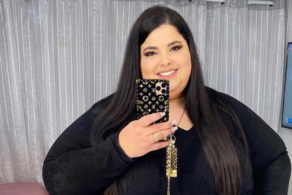 Co gai thang kien vu khong duoc phep len may bay vi 'qua beo' hinh anh