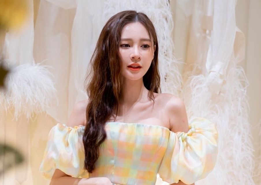 Nu dien vien Malaysia bi phat tien vi an sau rieng trong khach san hinh anh