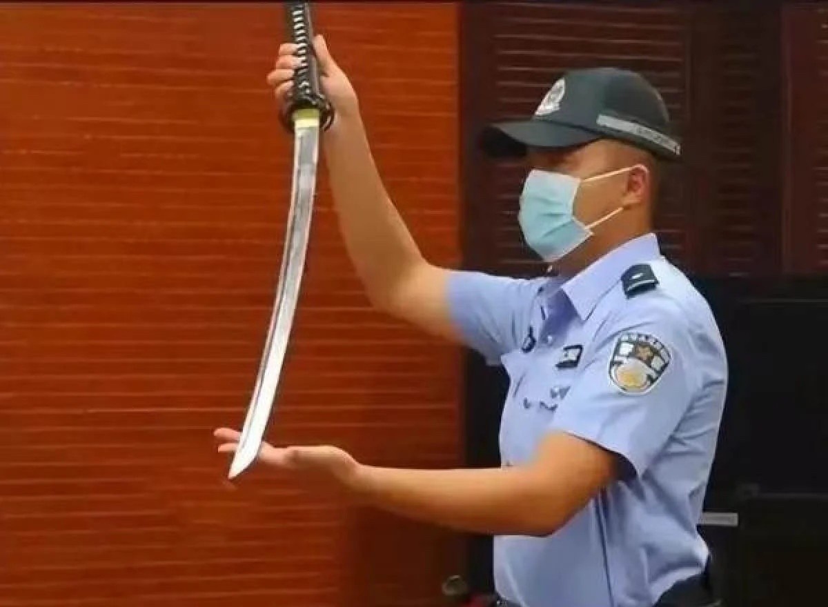 Nguoi cha o Trung Quoc lo tay dam chet con trai bang kiem samurai hinh anh