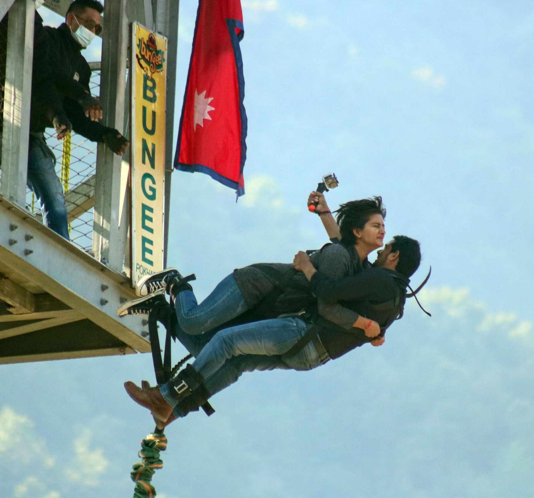 cap doi nhay bungee anh 2