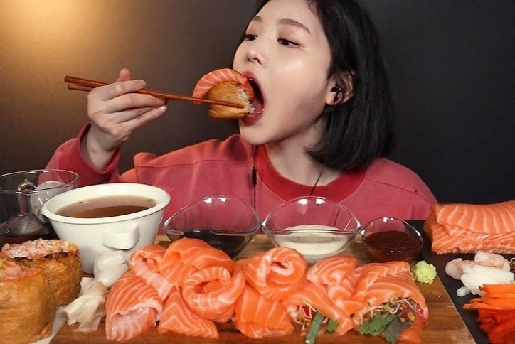 Cuoc chien chong 'khung bo sushi' hinh anh