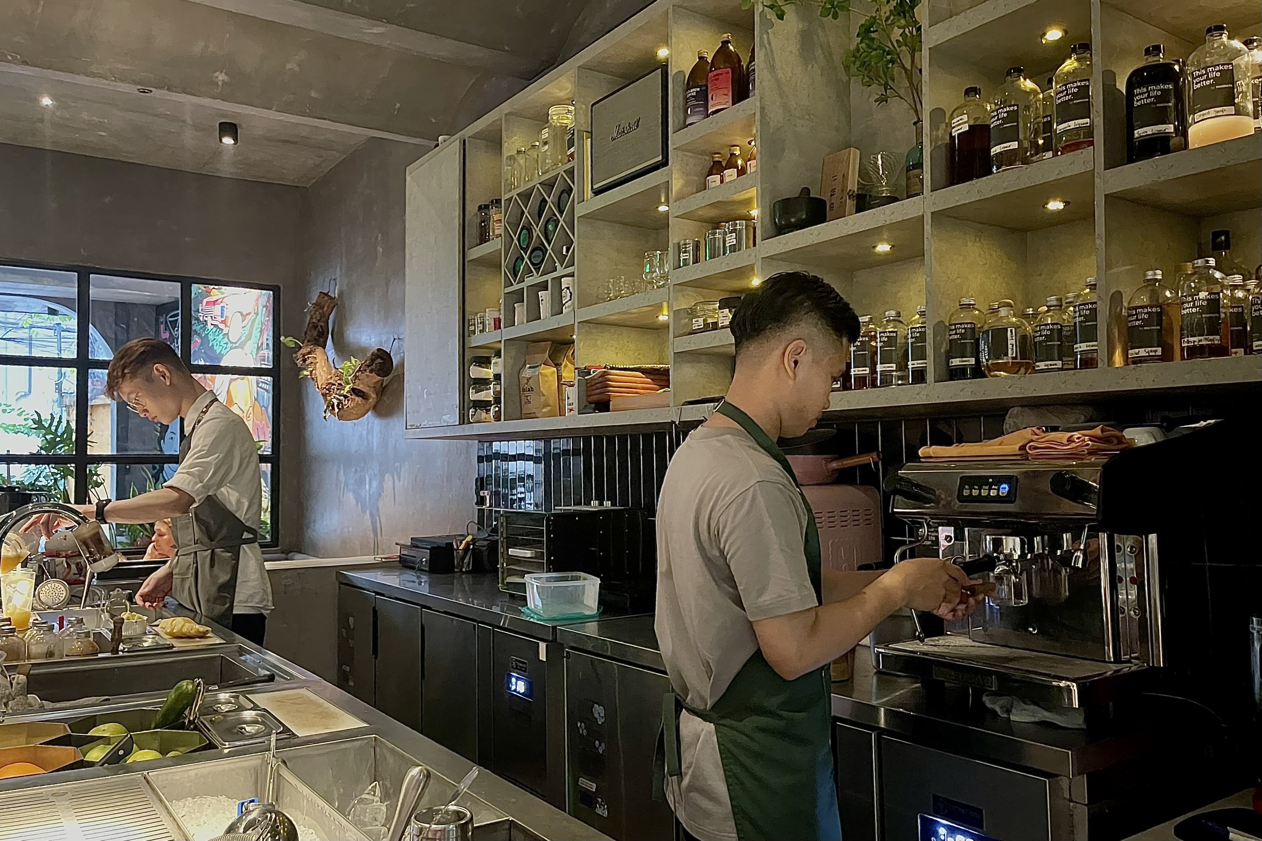 ca phe ket hop bar anh 2