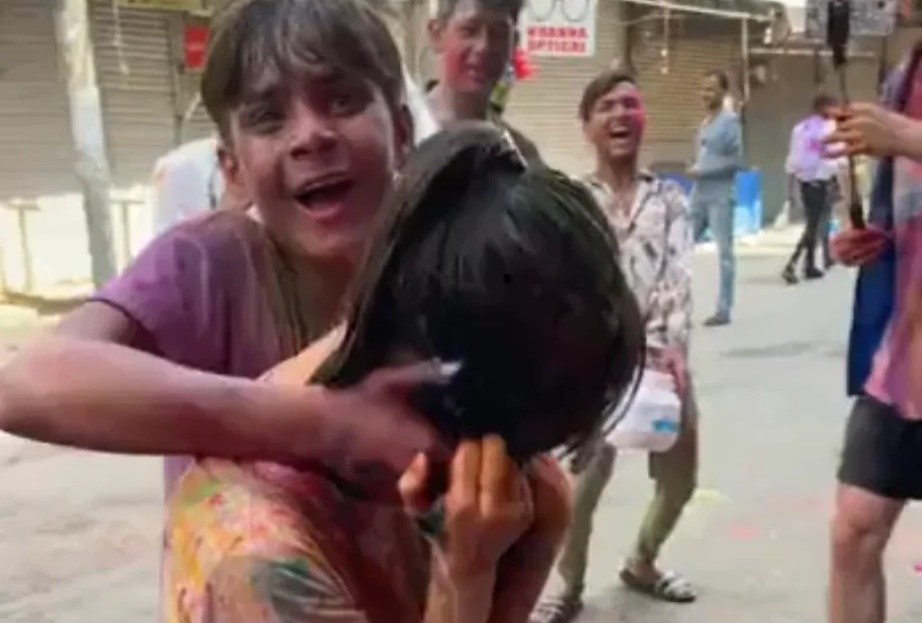 Hoi chuong bao dong sau vu nu du khach Nhat Ban bi quay roi tap the hinh anh