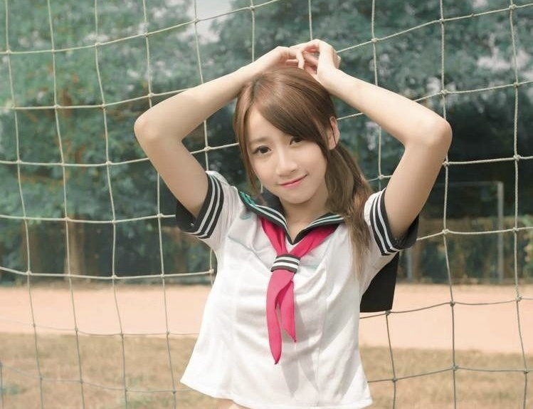 Su ha khac voi nu sinh nhuom toc hinh anh