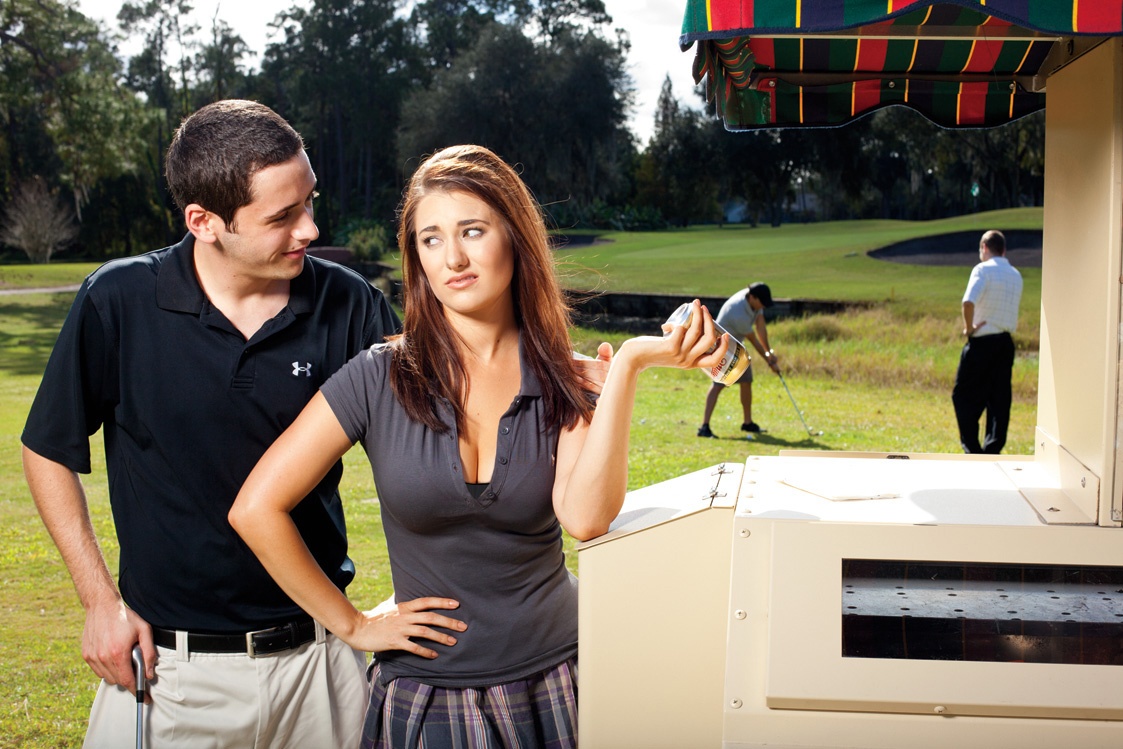 nữ phục vụ sân golf ảnh 3 nu phuc vu san golf anh 3
