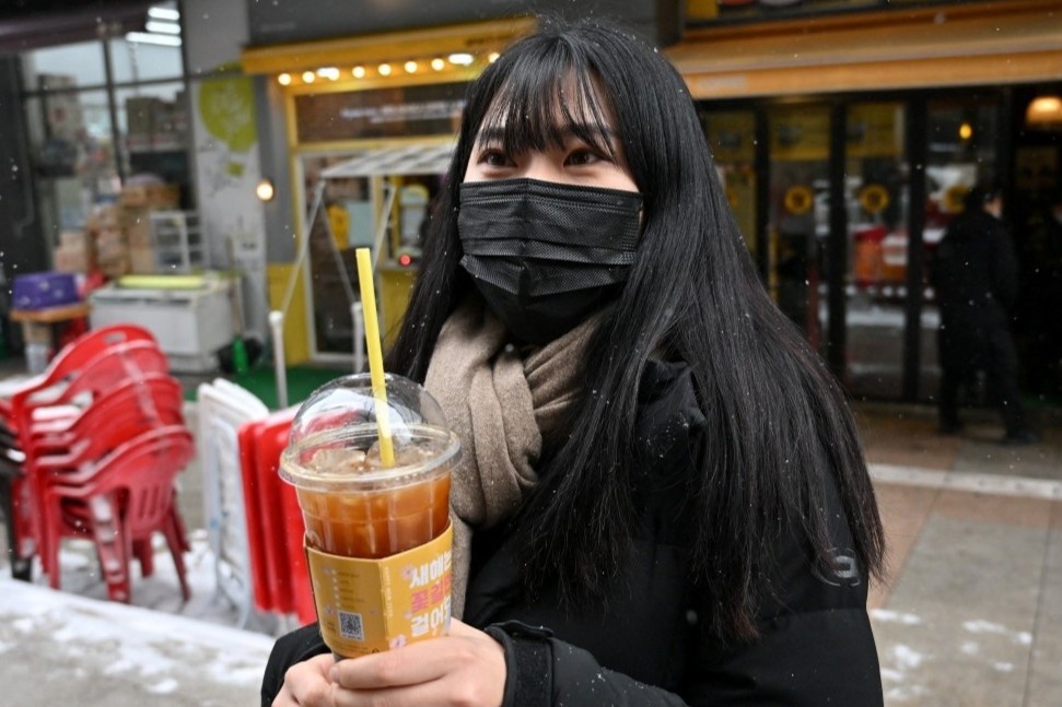 Khu nha giau Han Quoc soi suc vi chai nuoc mien phi hinh anh