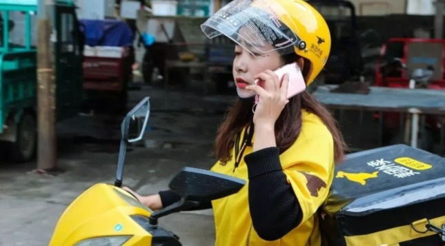 Nu shipper Trung Quoc bi khach 'bom hang', doa danh vi buon chan hinh anh