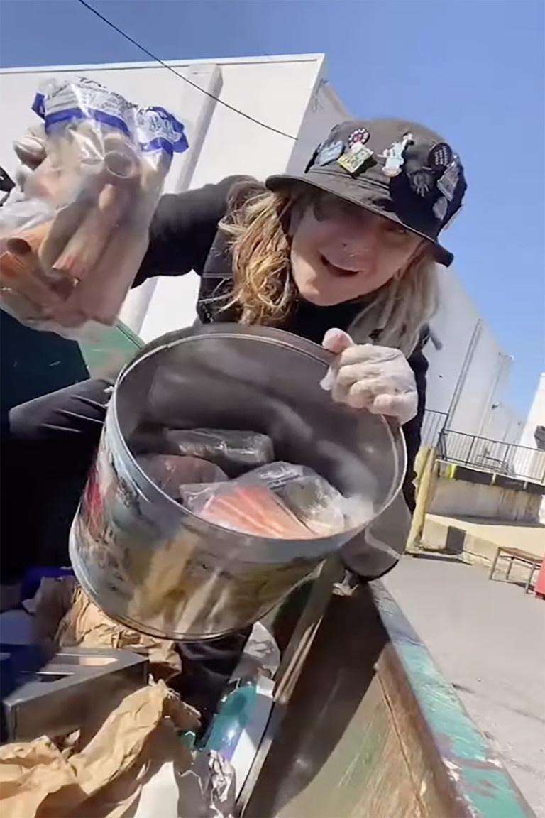 kiếm tiền nhờ bới rác ảnh 1 kiem tien nho boi rac anh 1