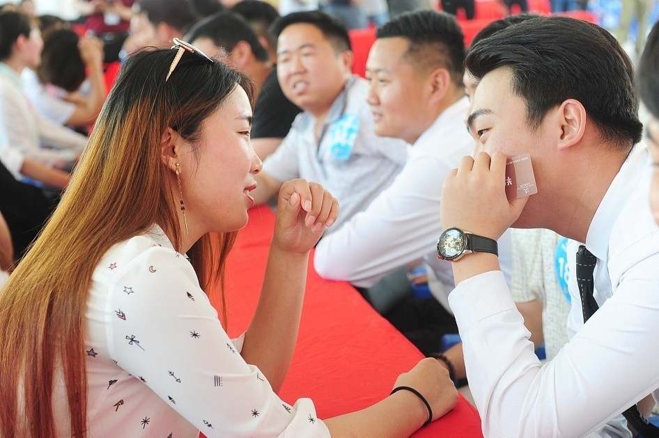 Bo me ep con bo muc luong cao, chon viec nhan de de lay chong hinh anh