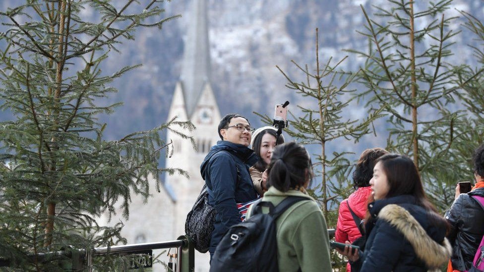 ngan du khach selfie anh 2