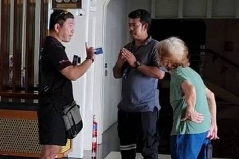 Me gia o Singapore di lac nua dem, nguoi con co hanh dong gay phan no hinh anh