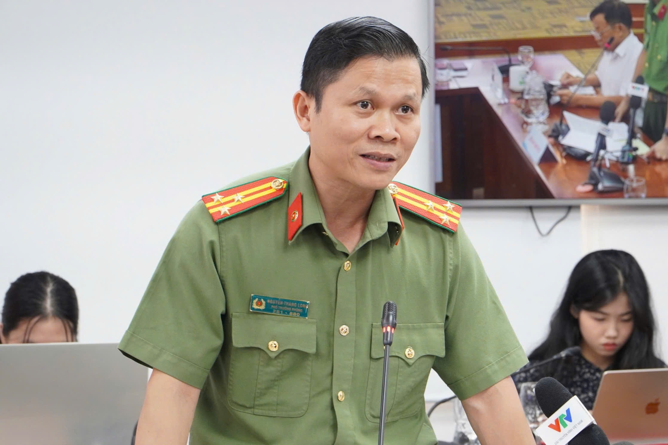 Canh bao nguoi dan mua phao hoa gia dip Tet hinh anh