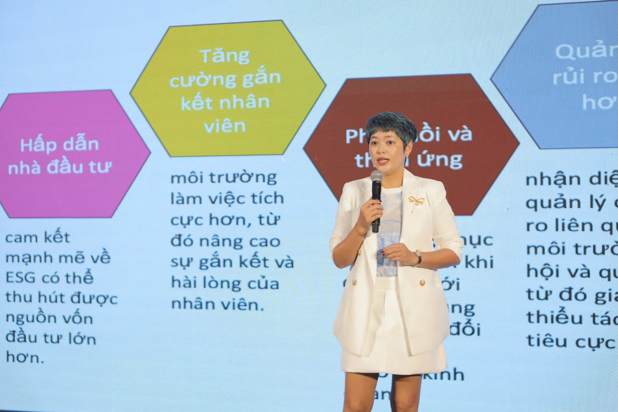 Chuyen gia: Nhieu nhan vien nghi viec vi khong duoc doi xu binh dang hinh anh