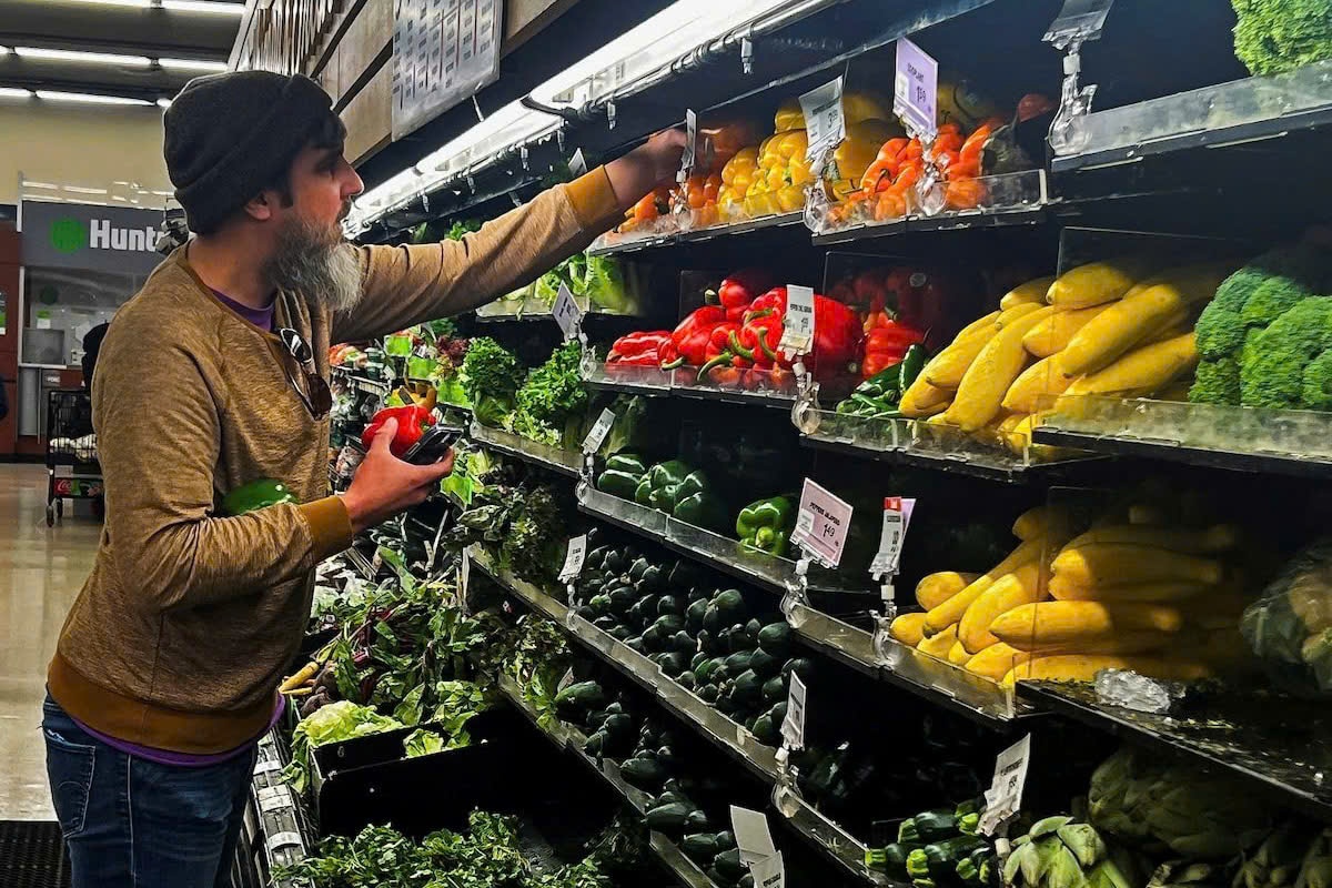 Nguoi My sap phai tra nhieu tien hon cho xang dau, thuc pham hinh anh