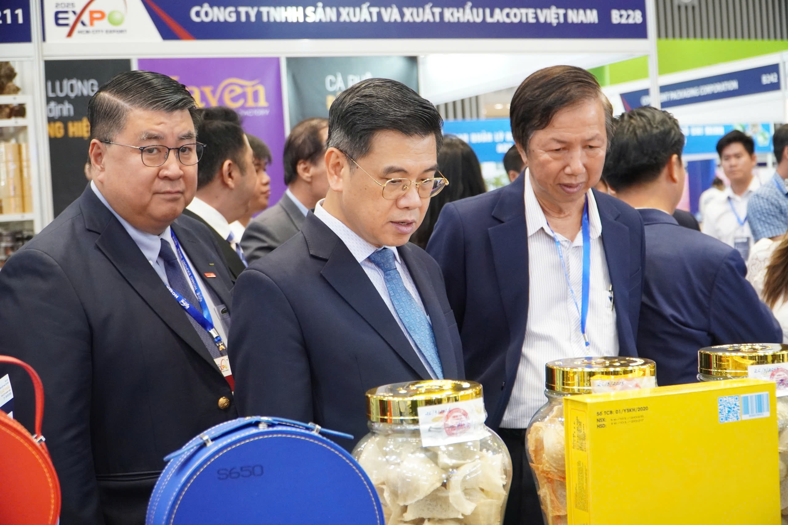 Hoi cho hang Viet Nam,  tieu bieu xuat khau anh 1