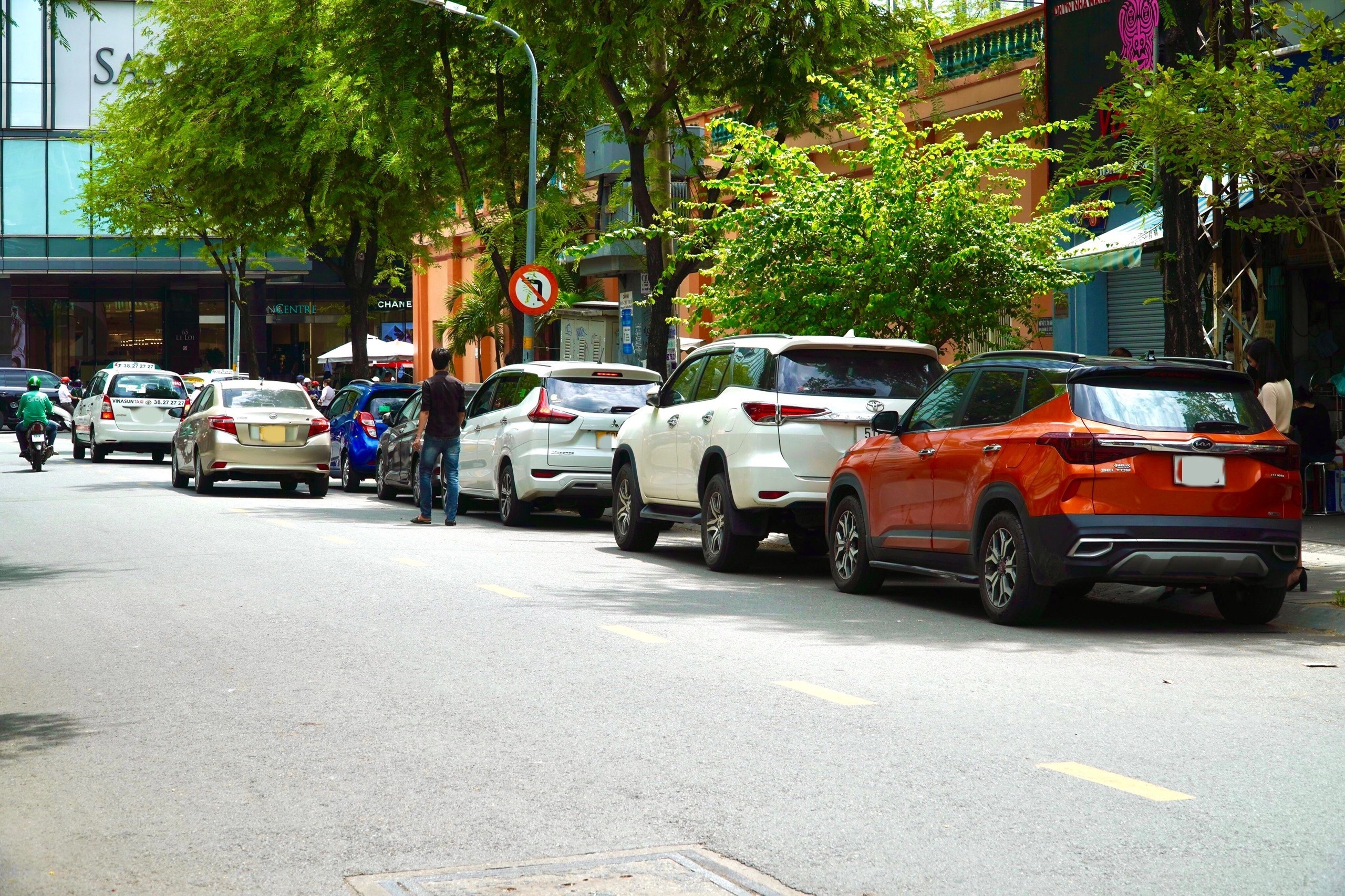 TP.HCM lam ro viec thu phi do oto nhung lo gan 2,3 ty dong hinh anh