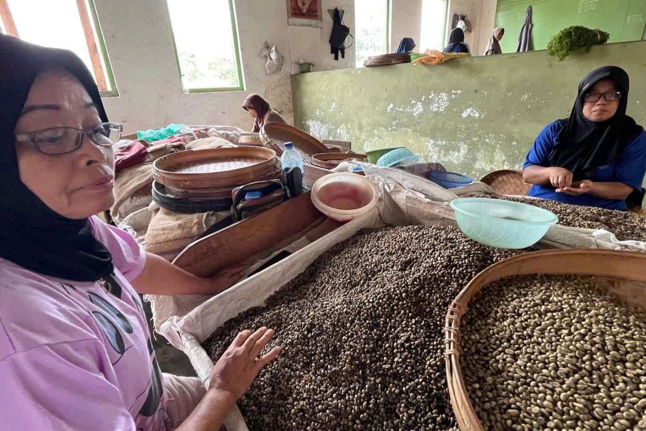 Indonesia muon vuot Viet Nam ve xuat khau ca phe hinh anh